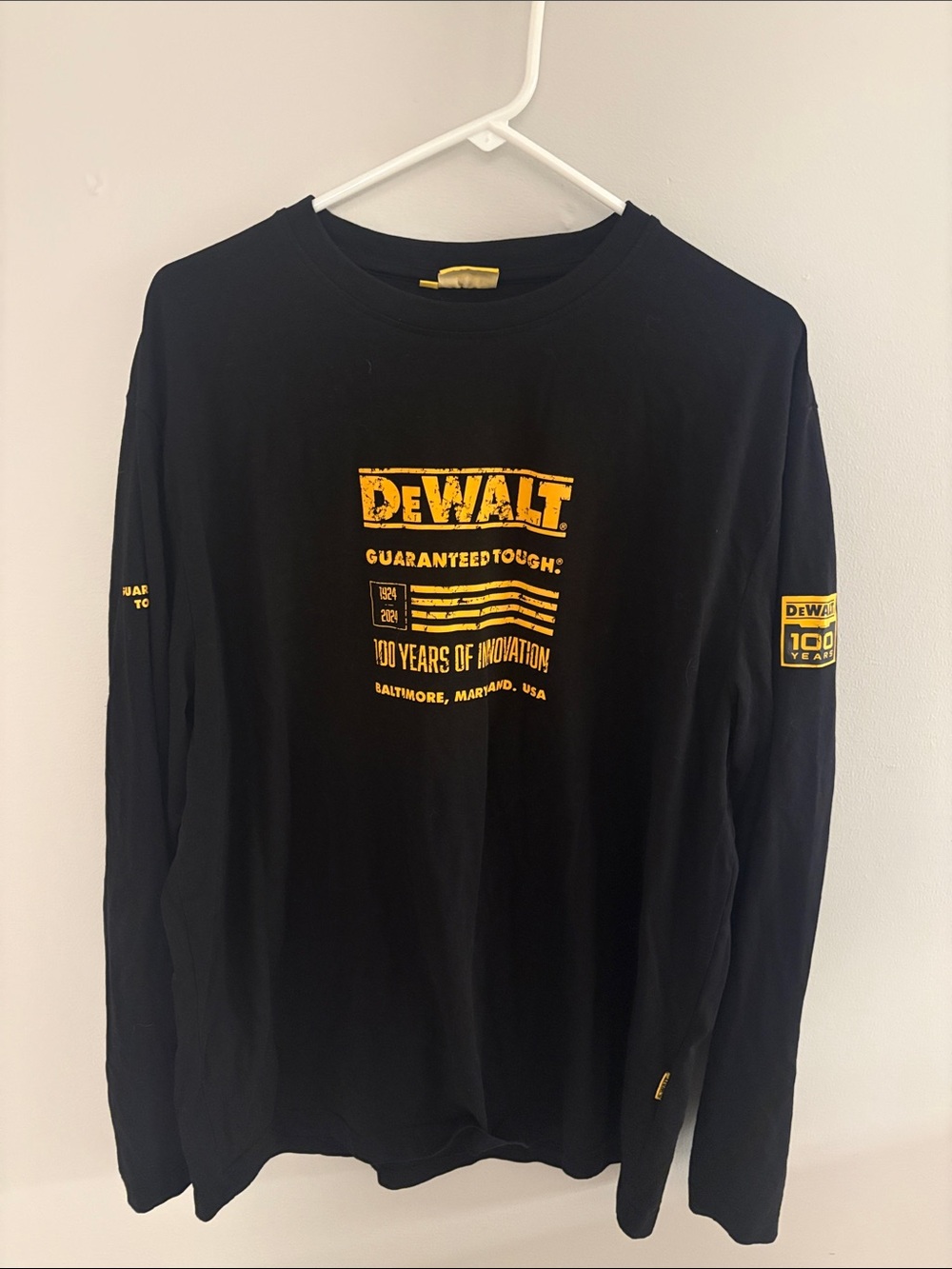 DEWALT Men’s Black Long-Sleeve Logo Tee
